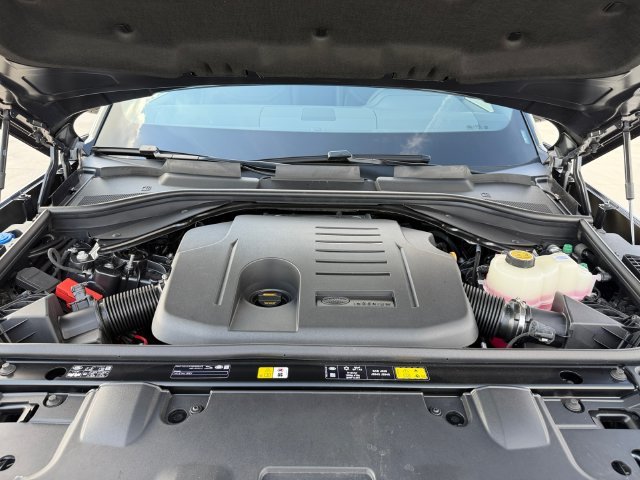 New 2027 Carpathian Grey Land Rover SE image 19