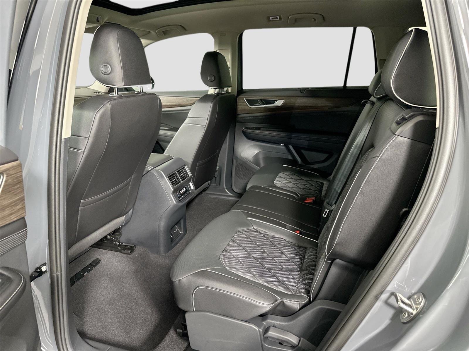New 2026  Volkswagen 2.0T SEL Premium R-Line image 23