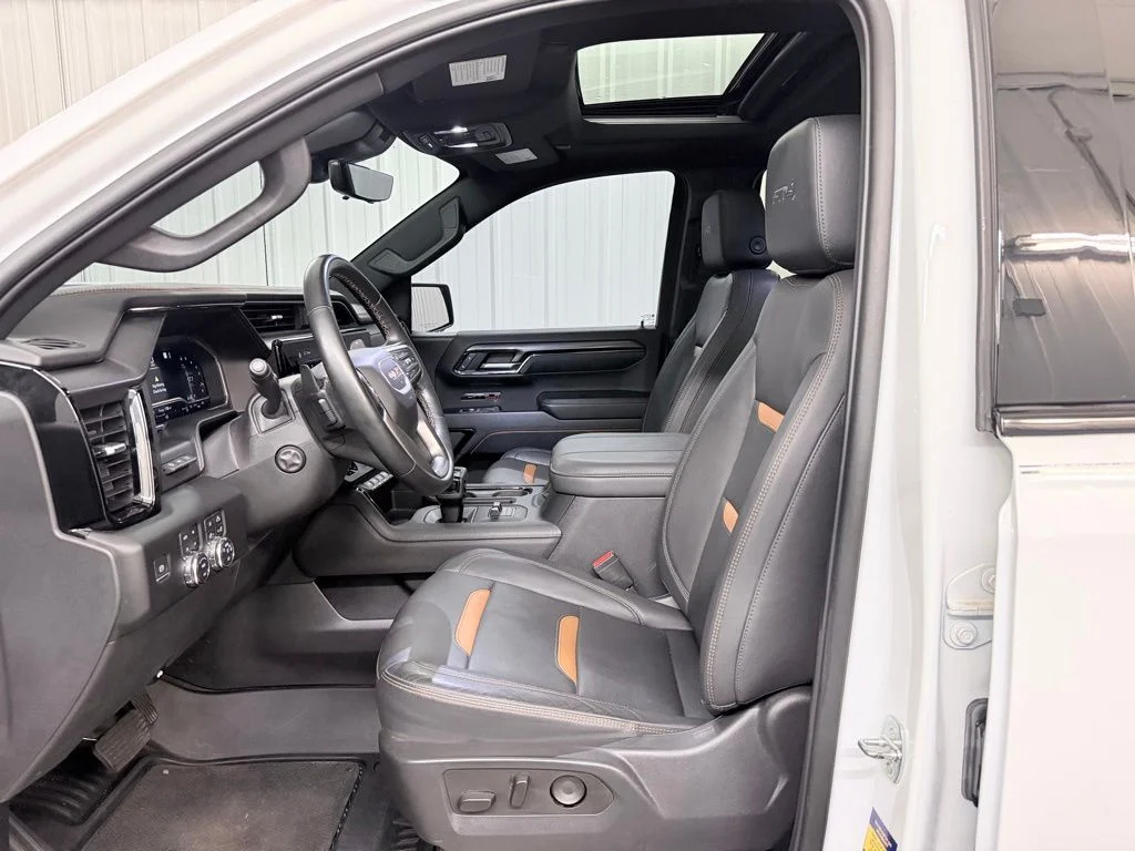Used 2023 White GMC AT4 image 9