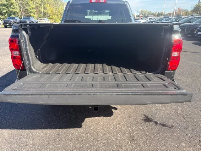 Used 2019 GRAPHITE METALLIC Chevrolet LT image 28
