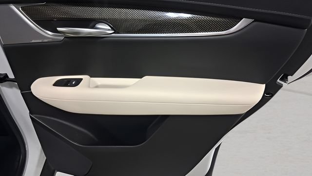 Used 2022 CRYSTAL WHITE TRICOAT Cadillac AWD Sport image 15
