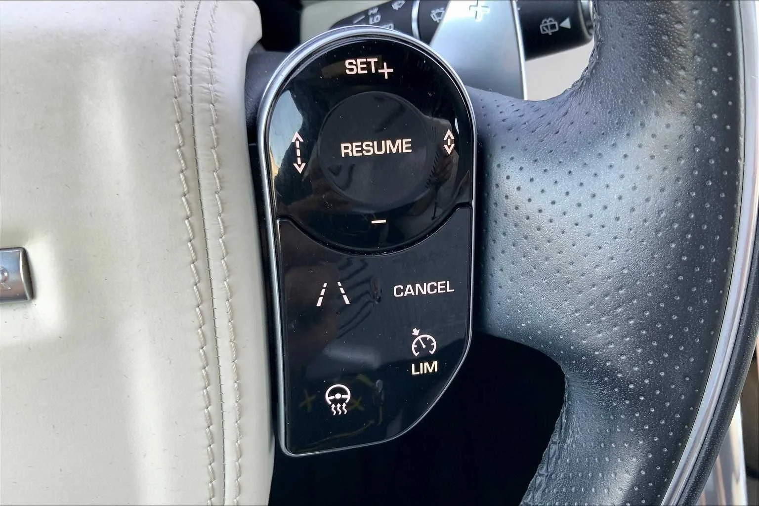 Used 2021 Fuji White Land Rover HSE Silver Edition image 44