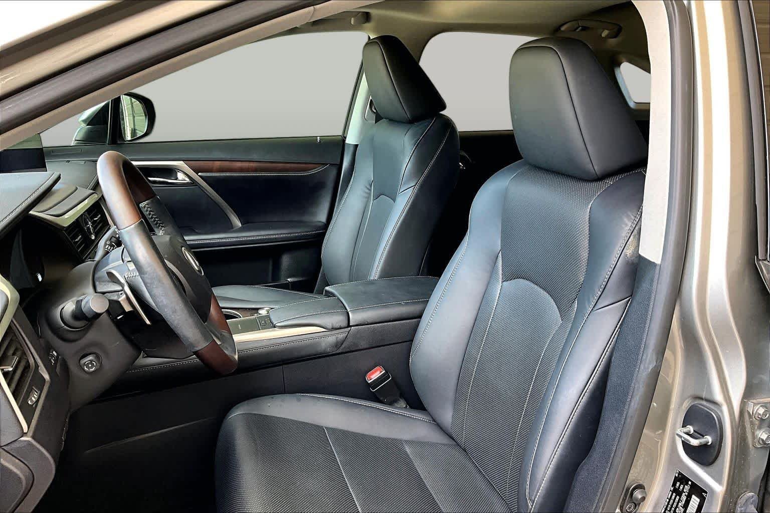 Used 2020 Atomic Silver Lexus  image 8