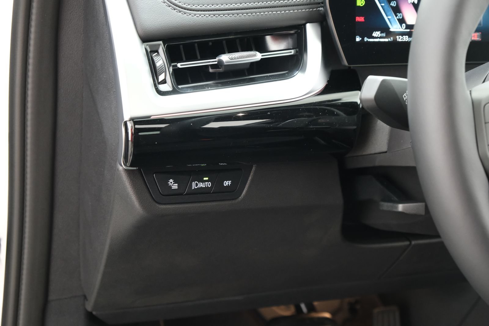 New 2027 Mineral White Metallic BMW xDrive28i image 28
