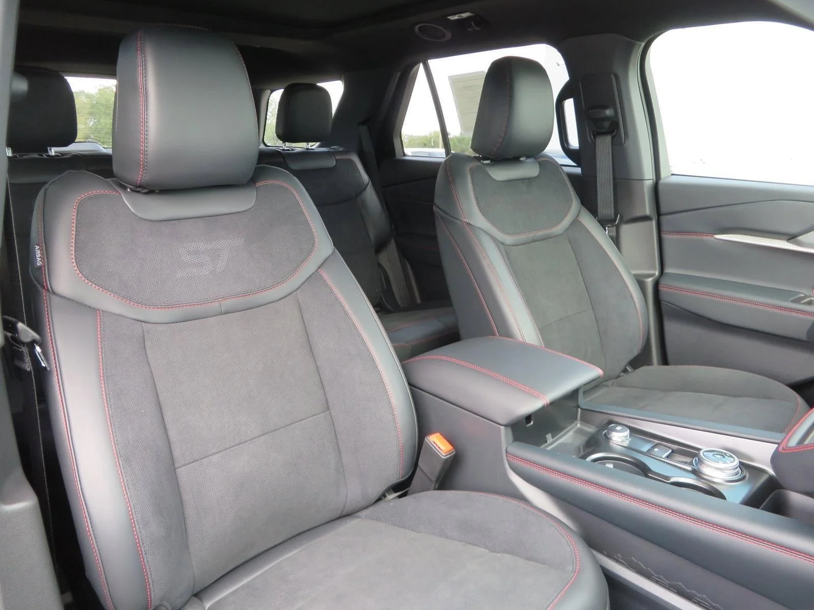 New 2026 Agate Black Metallic Ford ST image 6