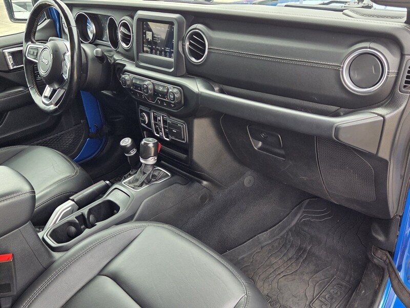 Certified Used 2020 Hydro Blue Pearlcoat JEEP OVERLAND 4X4 image 19