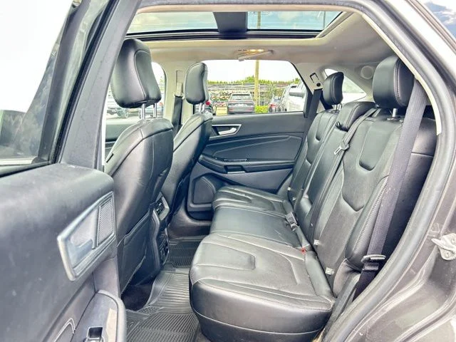 Used 2020  Ford Titanium image 19