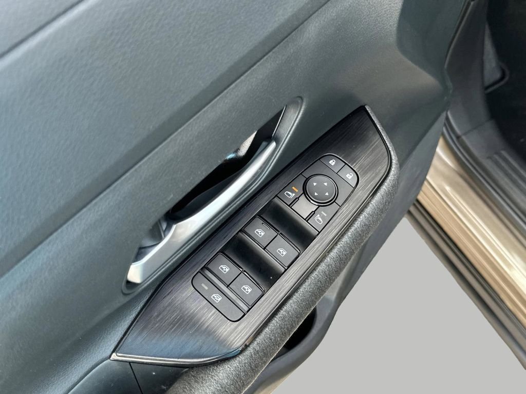 Used 2025 Brown Nissan SV image 14