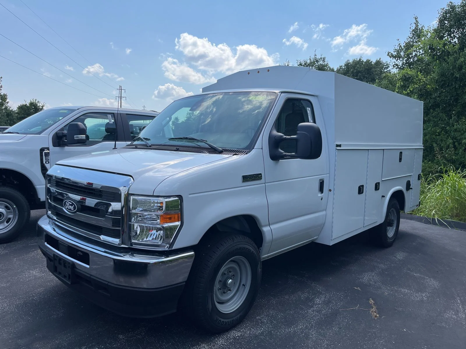 2026 Ford E-Series SRW E-350 Super Duty 138 in WB's photo