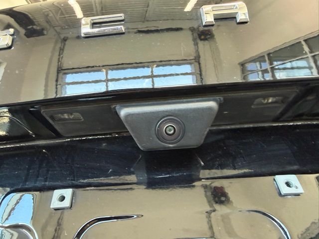 Used 2022 Black Metallic Ford SE image 9