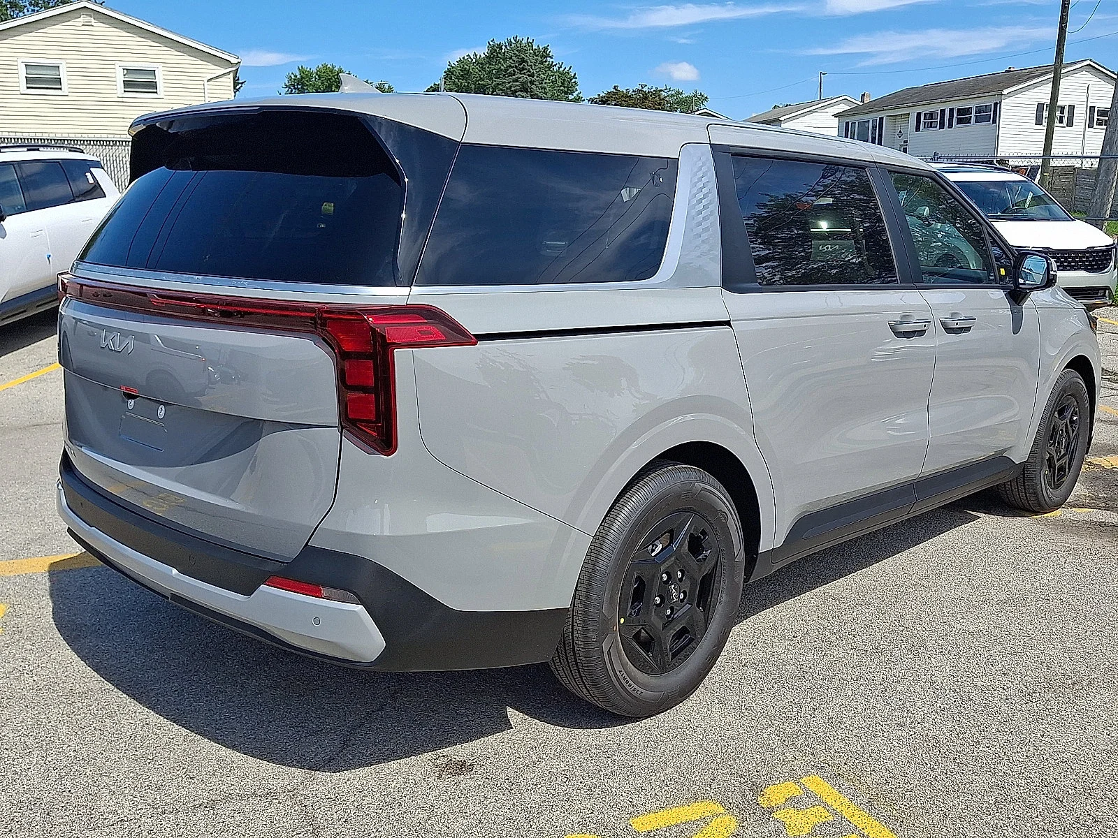 New 2027 Silver Kia LXS image 3