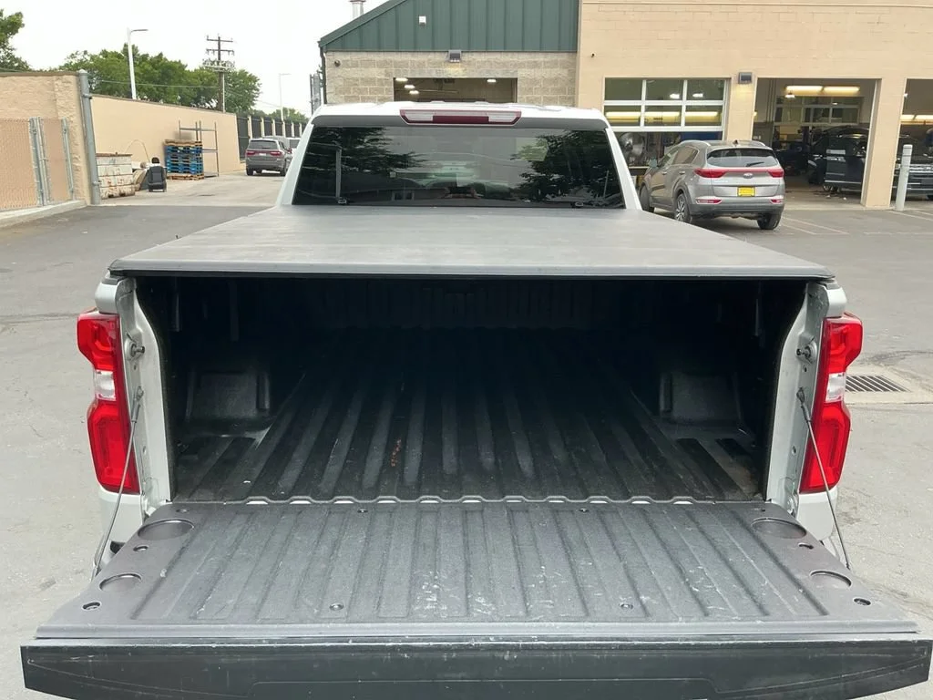 Used 2021 SILVER ICE METALLIC Chevrolet RST image 22