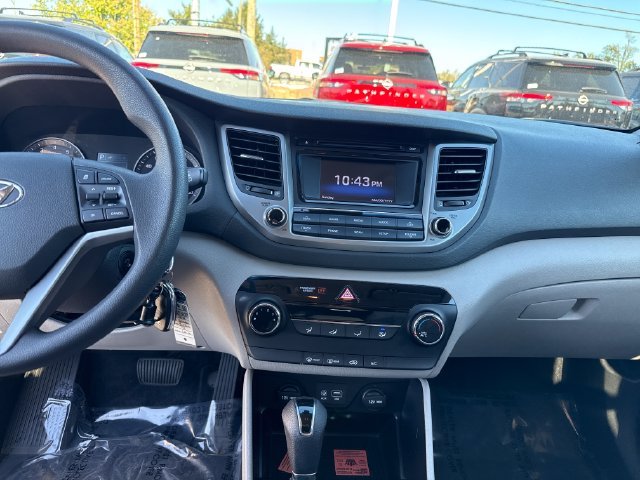Used 2016 White Hyundai SE image 20