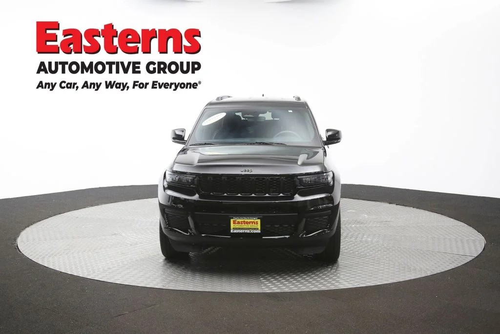 Used 2023 Black Jeep Altitude image 54