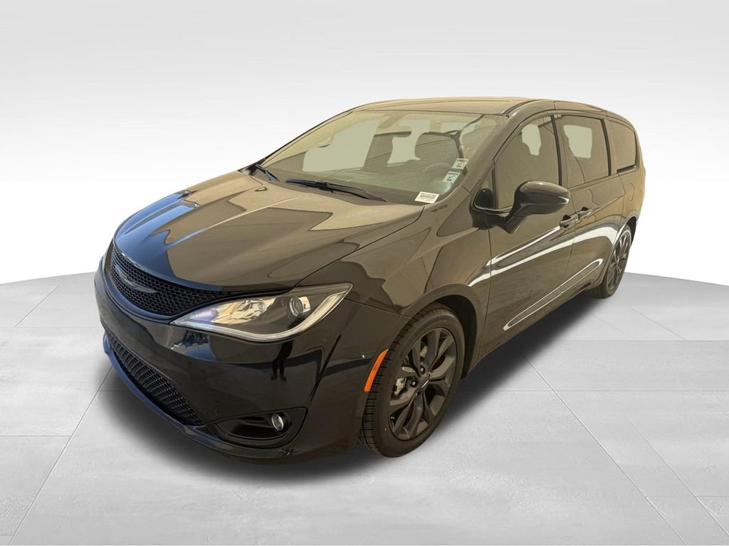 Used 2020 Brilliant Black Crystal Pearlcoat Chrysler Touring image 8