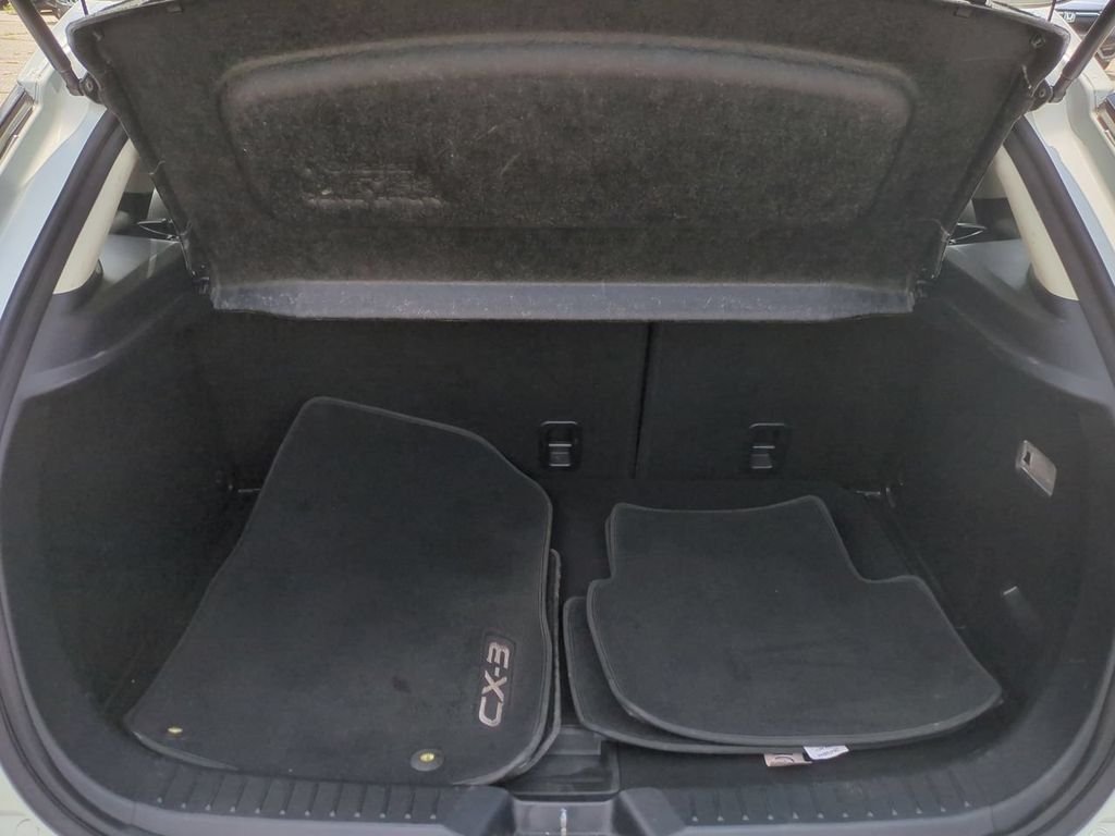 Used 2016 White Mazda Touring image 26