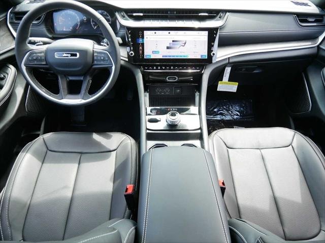 New 2026 Silver Zynith Exterior Paint Jeep Limited image 11