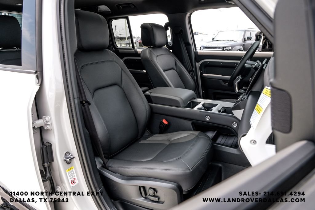 New 2026 Borasco Grey Metallic Land Rover X-Dynamic SE image 35