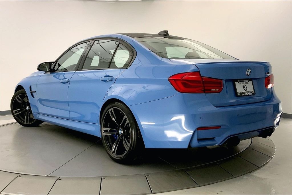 Used 2018 Yas Marina Blue Metallic BMW  image 10