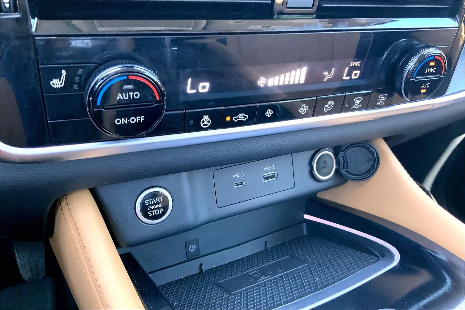 Used 2023 Pearl White Tricoat/Super Black Nissan Platinum image 28
