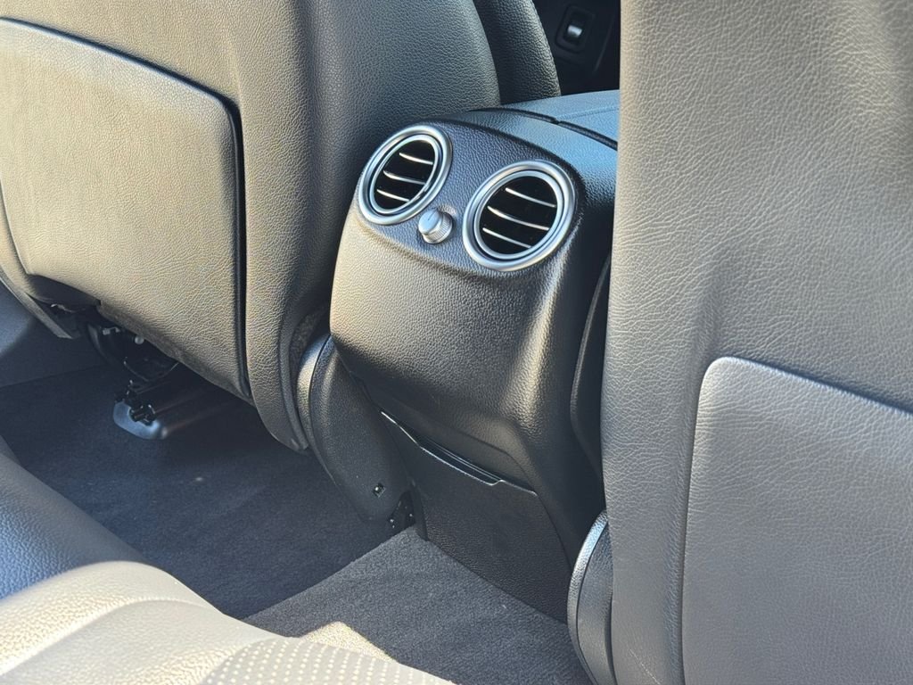 Used 2020 Polar White Mercedes-Benz GLC 300 image 22