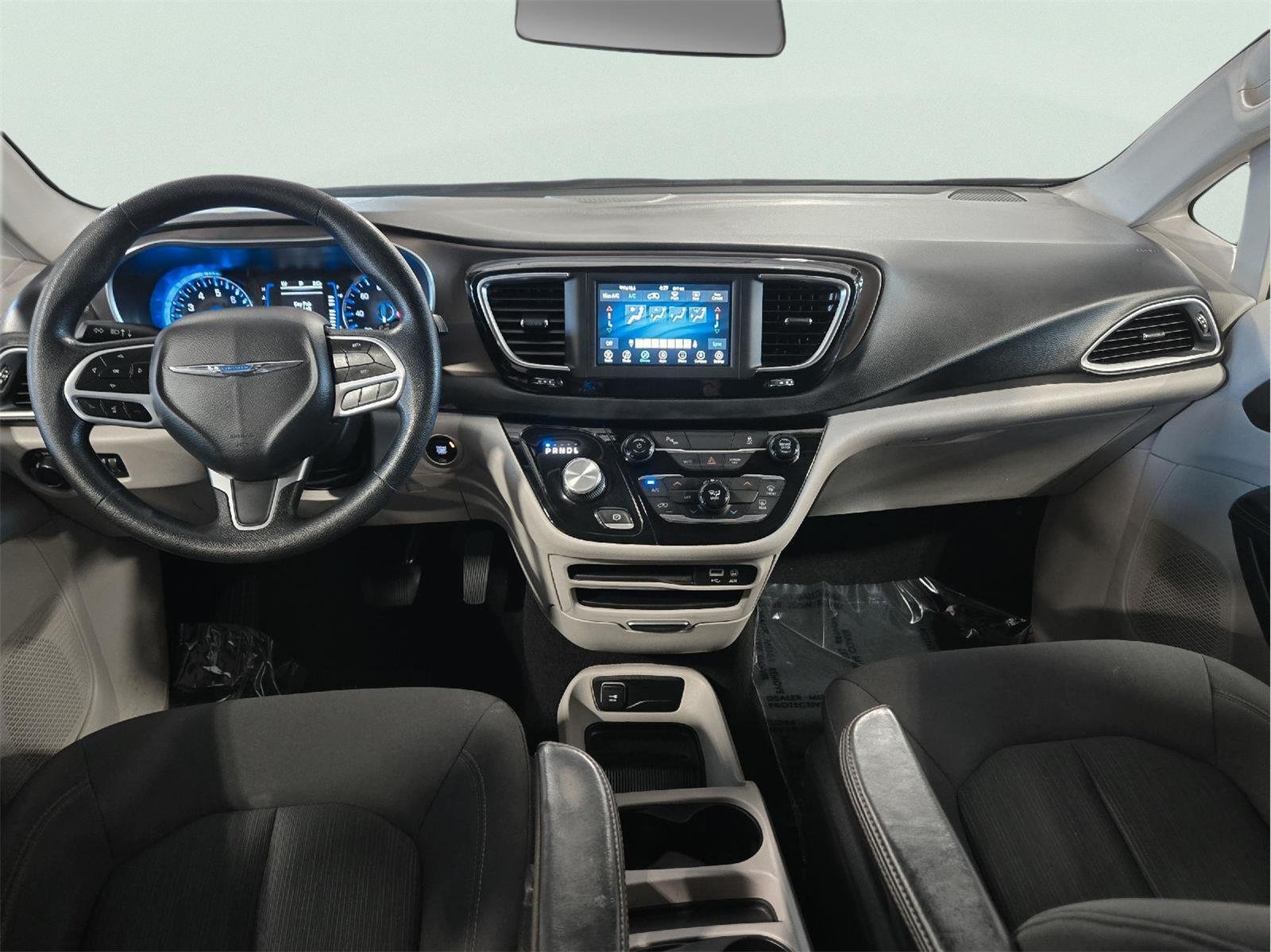 Used 2019 GRAY CHRYSLER L image 31