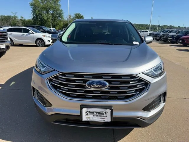 Used 2022 Black Ford SEL image 8