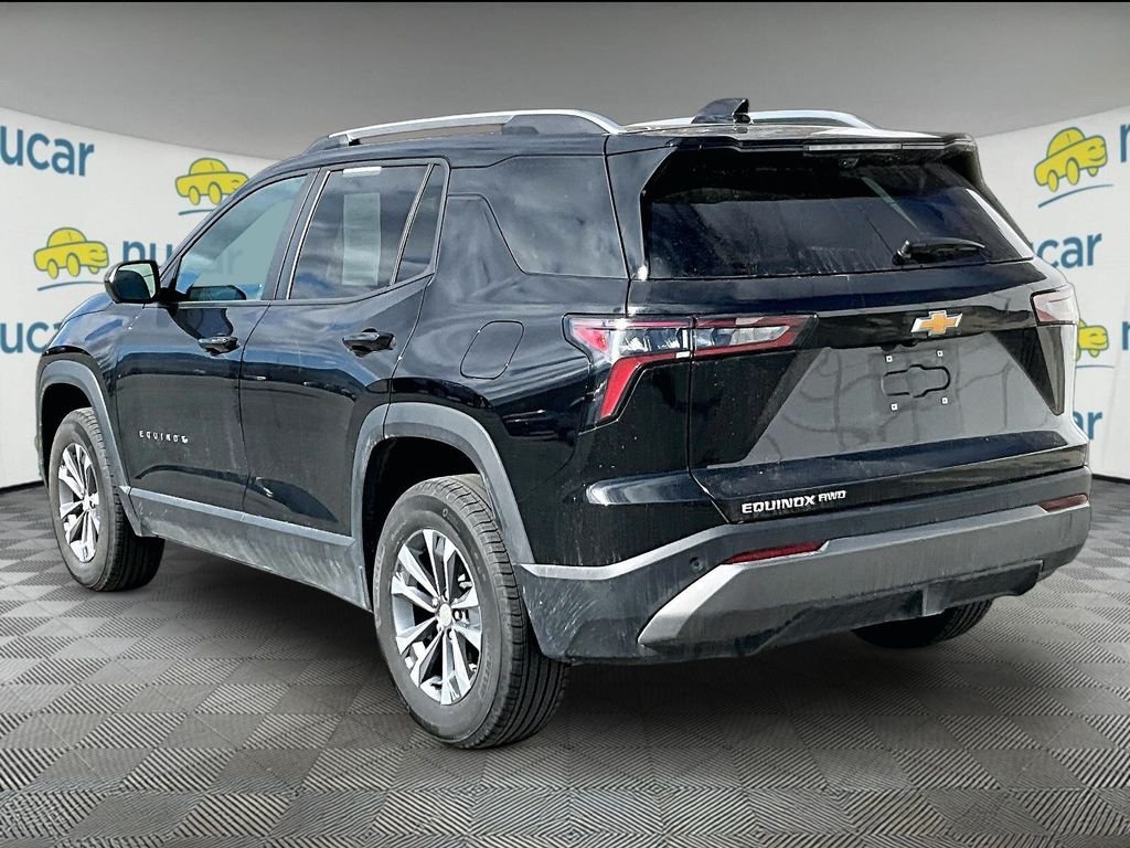 Used 2025 Mosaic Black Metallic Chevrolet LT image 4