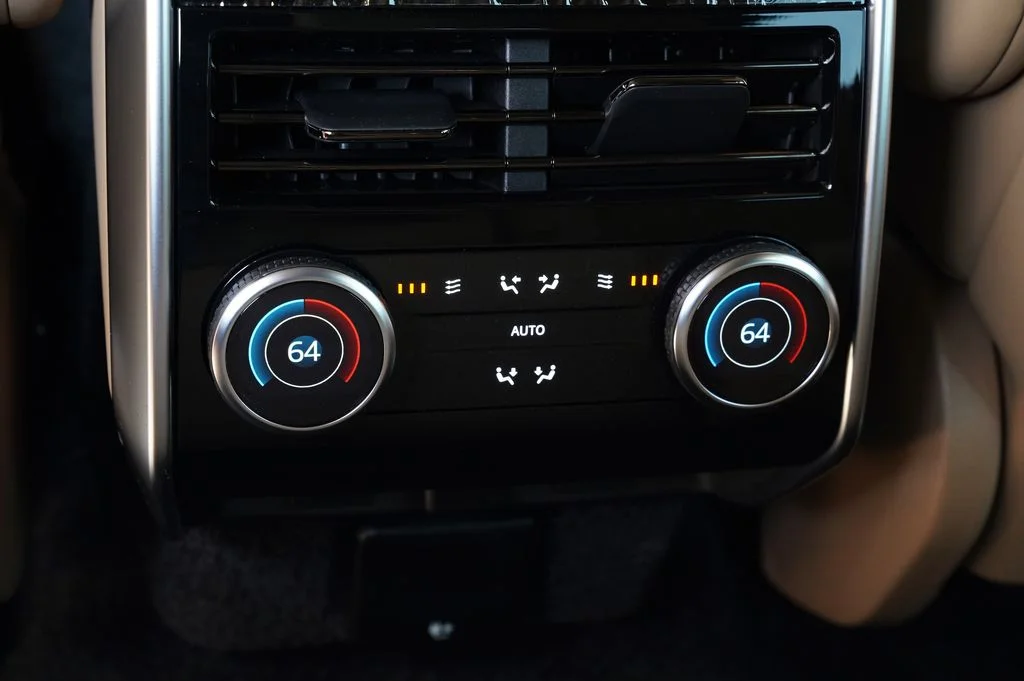 New 2026 Carpathian Grey Land Rover SE image 34