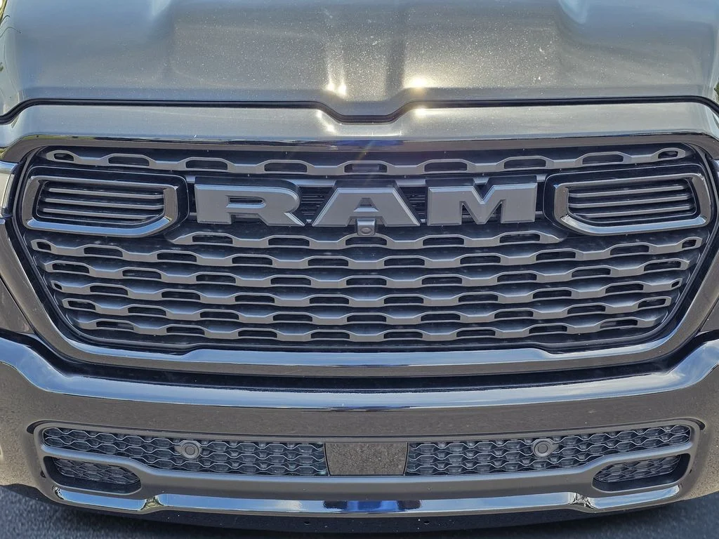 New 2026 Diamond Black Crystal Pearl-Coat Exterior Paint RAM Big Horn/Lone Star image 3