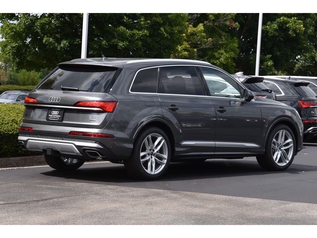 Used 2025 Gry Audi Premium Plus image 4