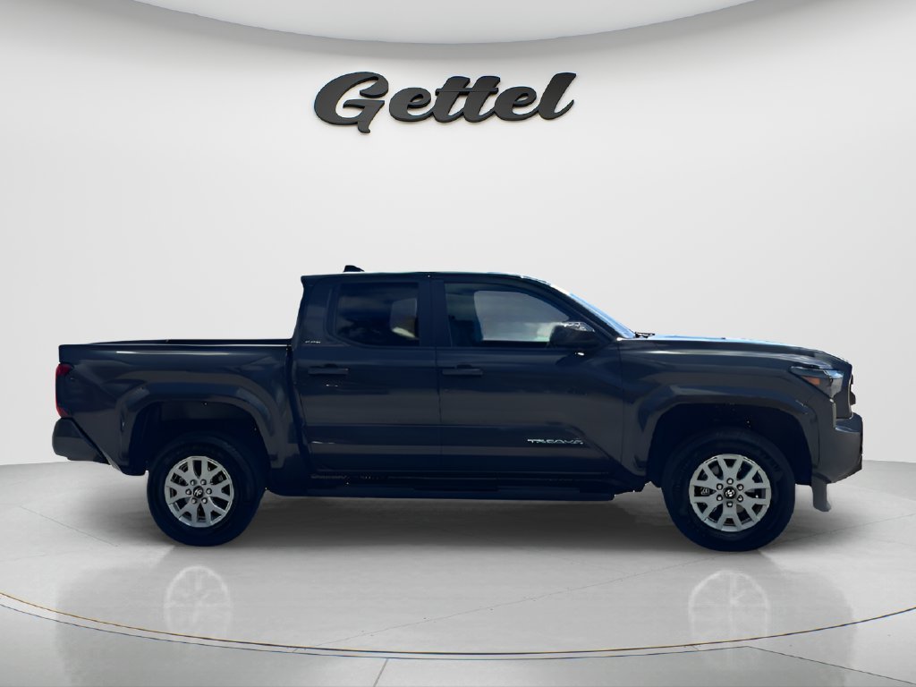 Used 2025  Toyota SR5 image 4