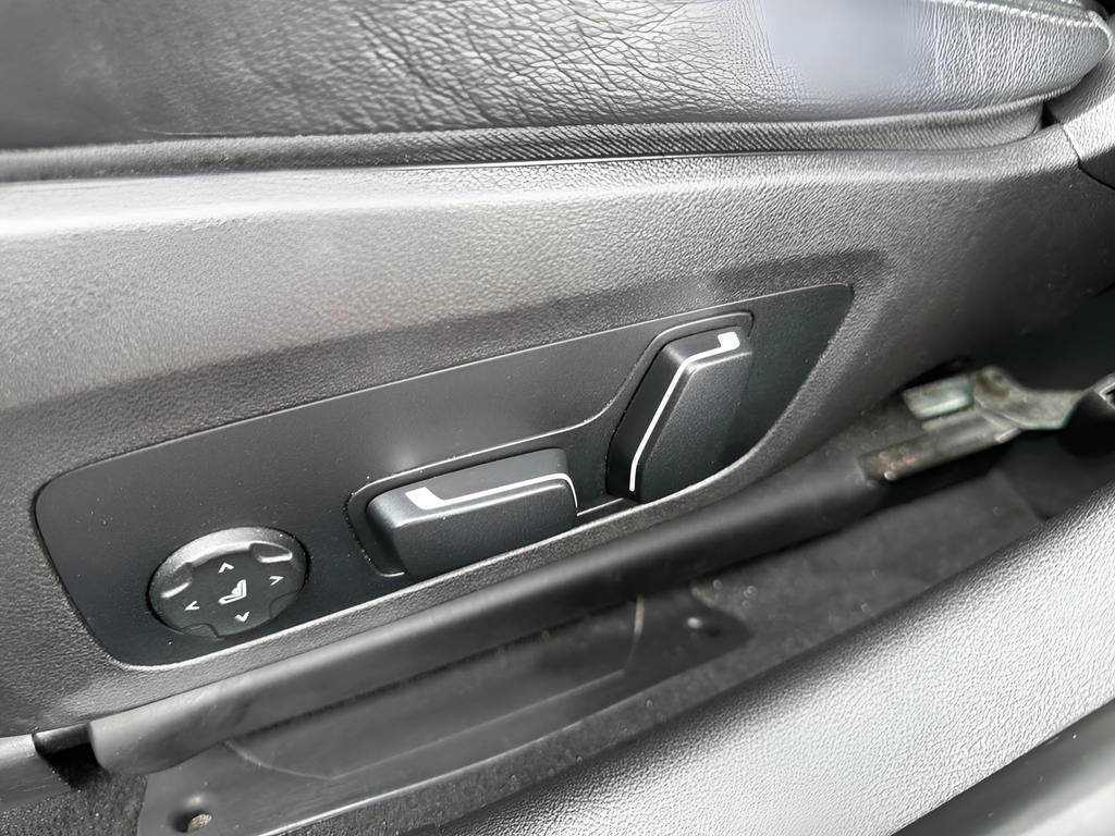 Used 2025 Black BMW 330i image 17