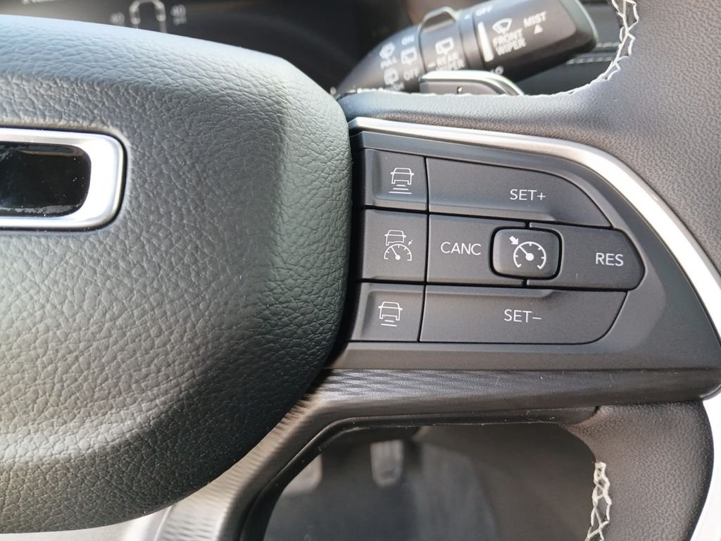 New 2026 Silver Zynith Exterior Paint Jeep Laredo image 23