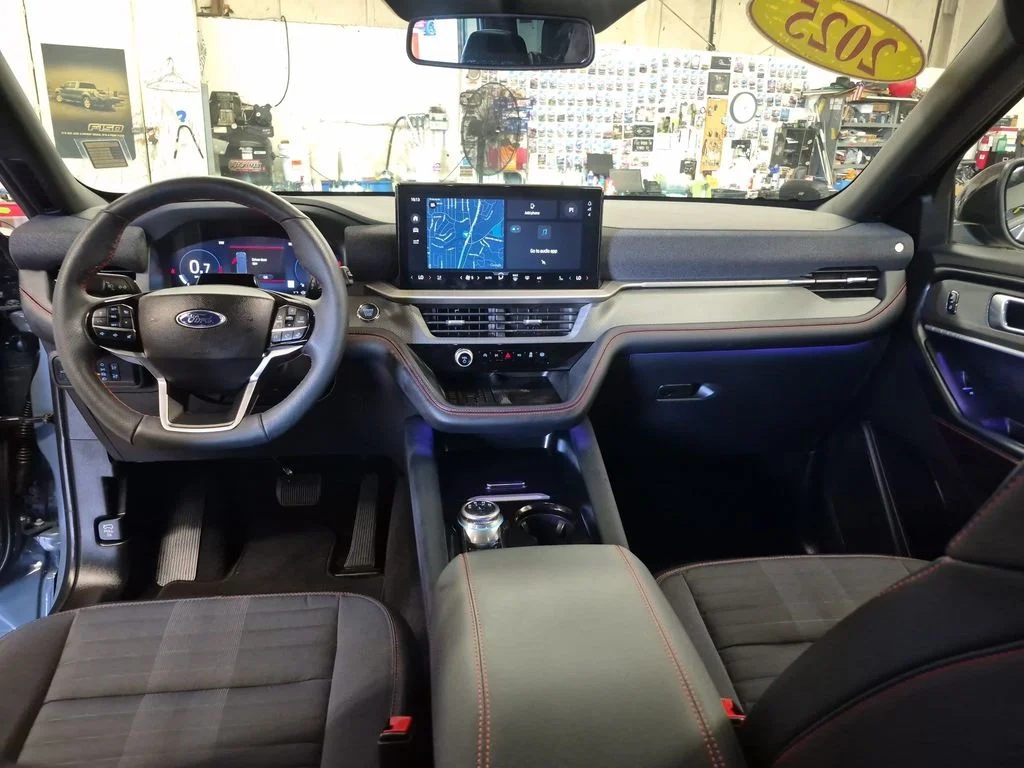 Used 2025 Vapor Blue Metallic Ford ST-Line image 21