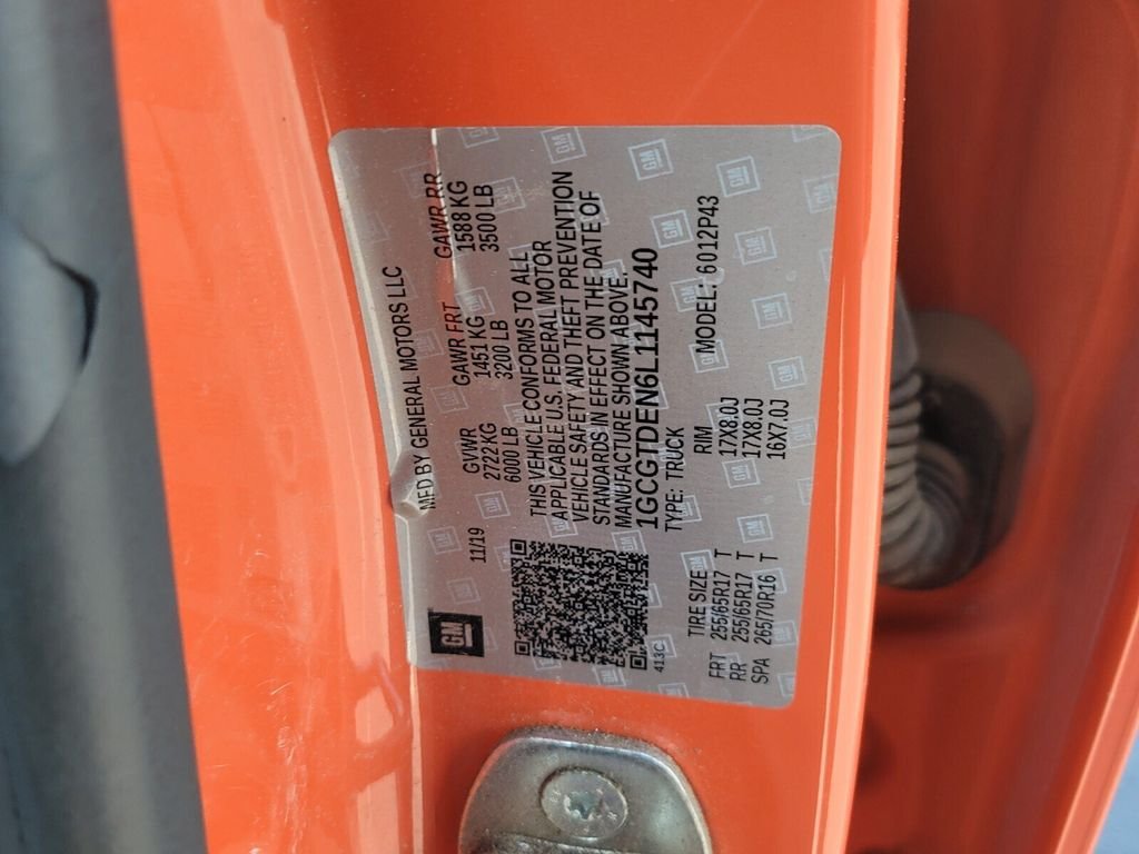 Used 2020 Orange Chevrolet Z71 image 17