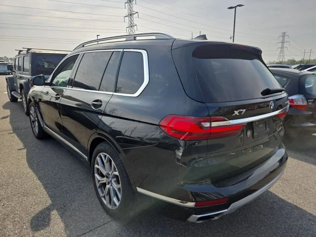 Used 2021 Black BMW xDrive40i image 3