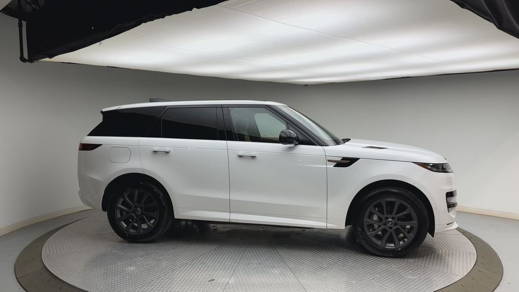 Certified Used 2025 Fuji White Land Rover Dynamic SE image 9