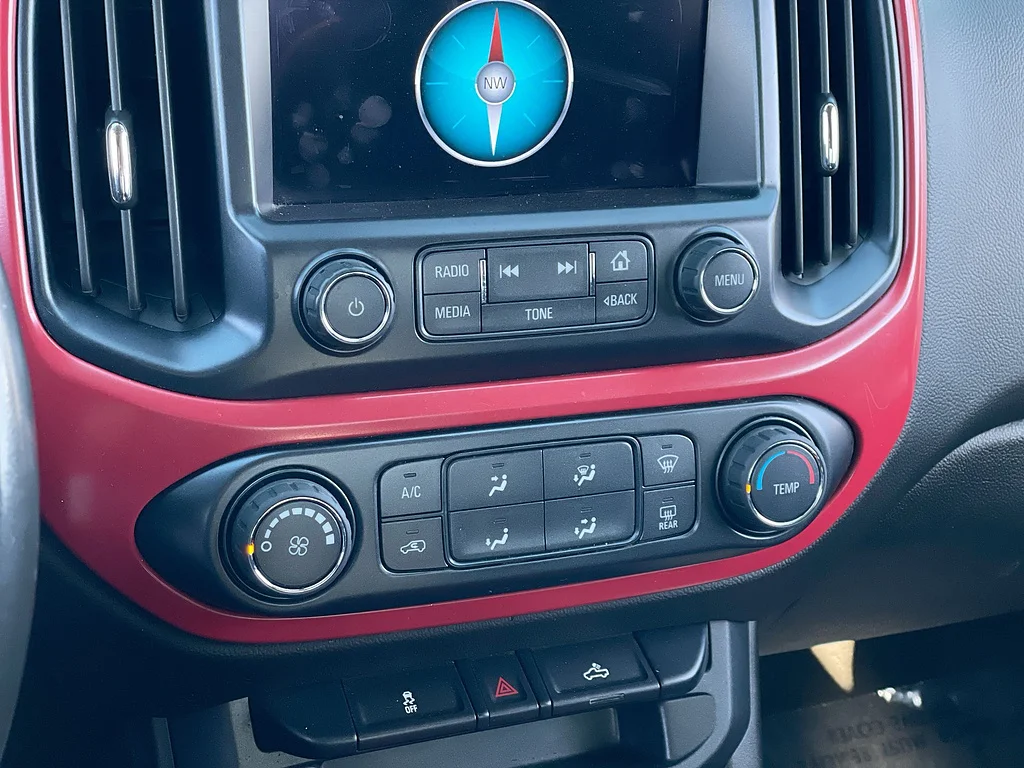 Used 2018 Summit White Chevrolet LT image 17