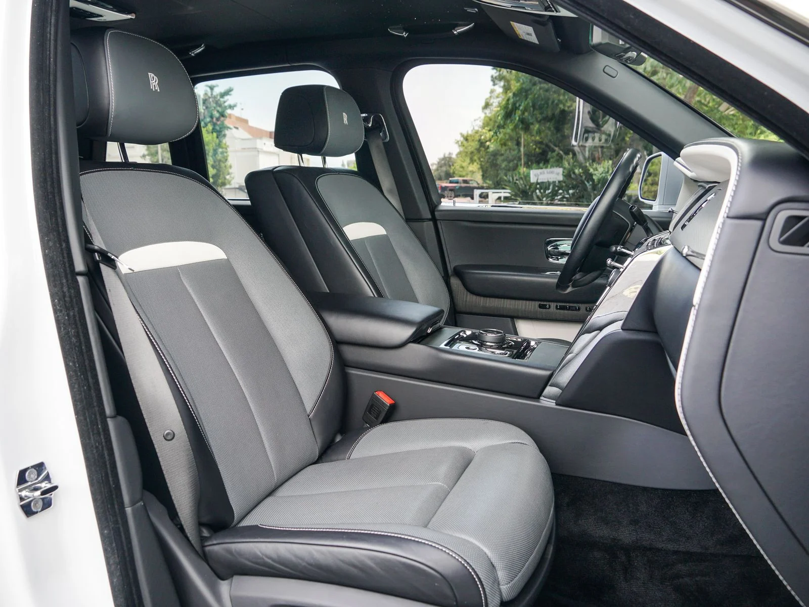 Certified Used 2024 Arctic White Rolls-Royce  image 28