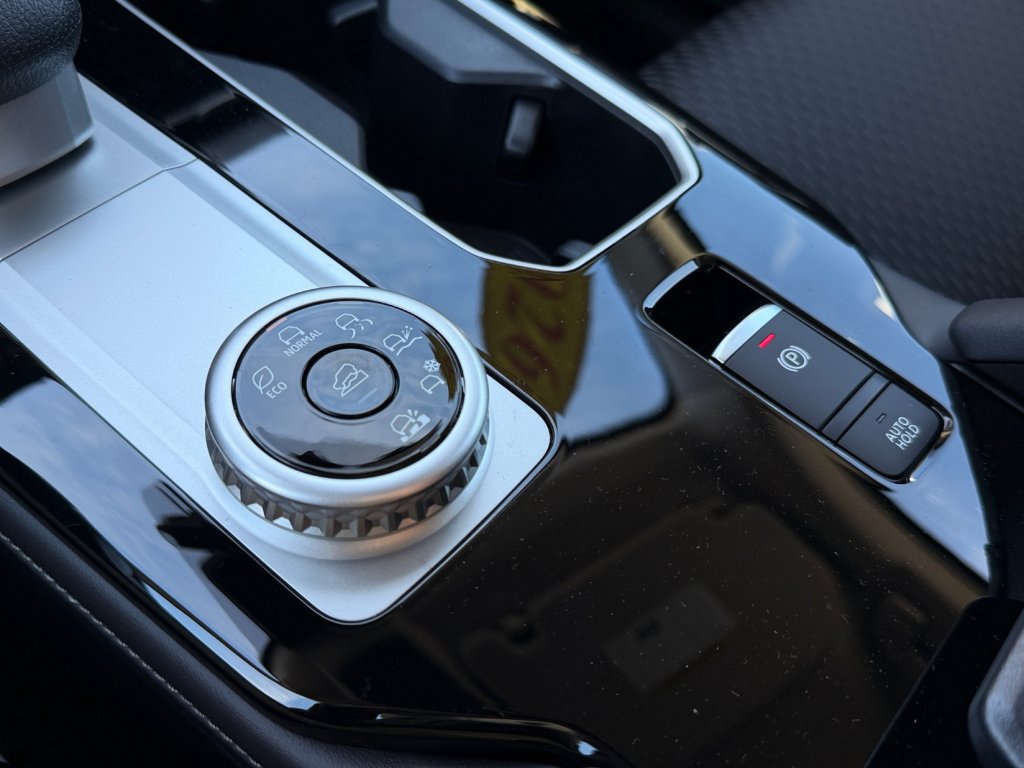 New 2026 White Diamond Mitsubishi ES image 21