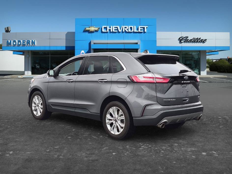 Used 2024  Ford Titanium image 3