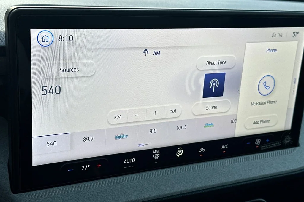 New 2025 Oxford White Ford XLT image 17