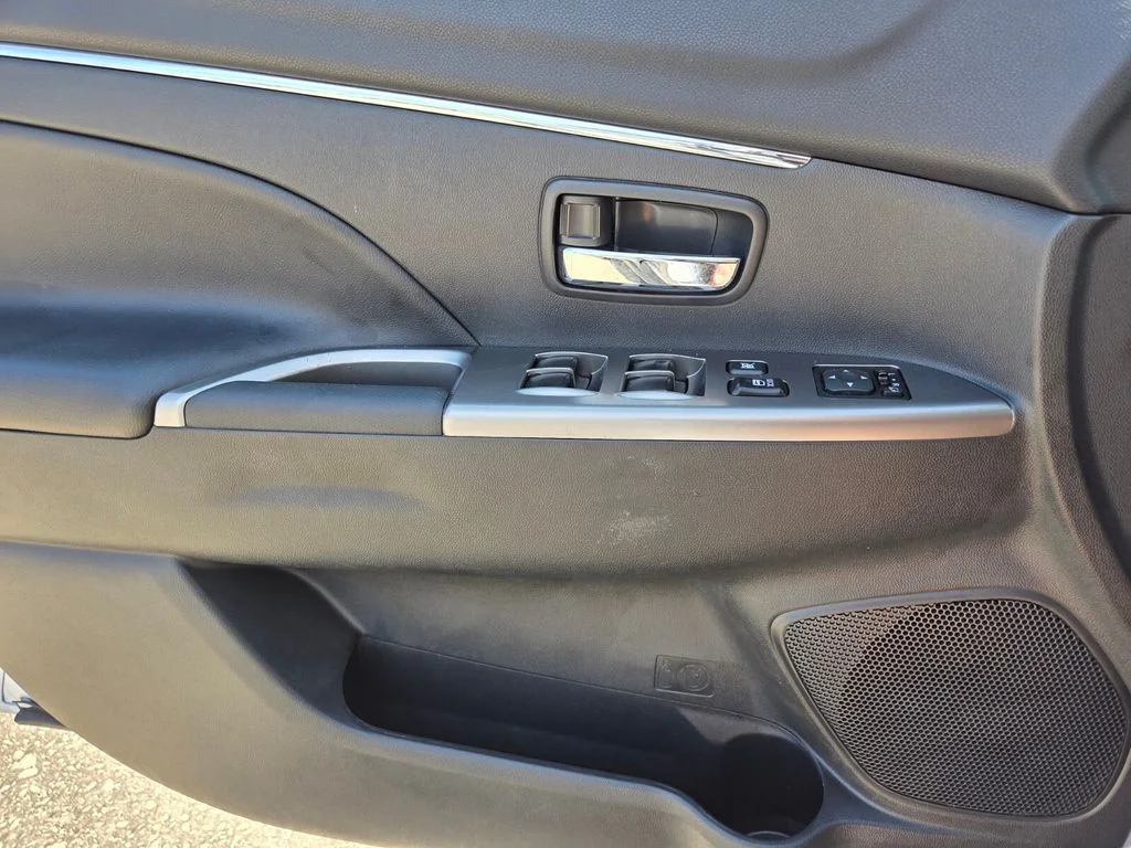 Used 2025 Silver Mitsubishi 2.0 SE image 18