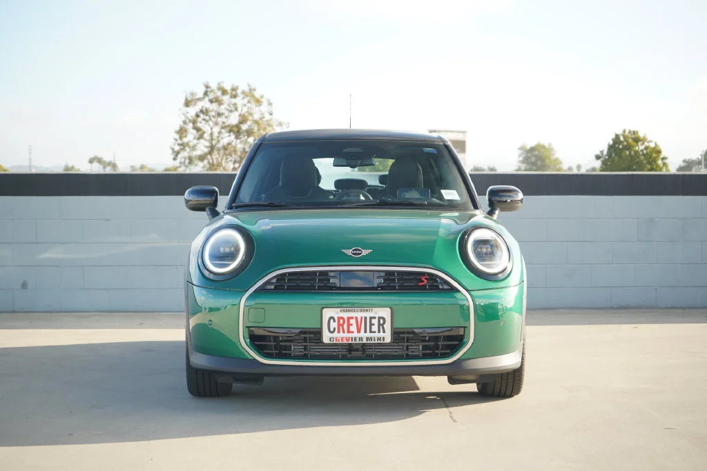 New 2026 Green MINI Signature Plus image 6