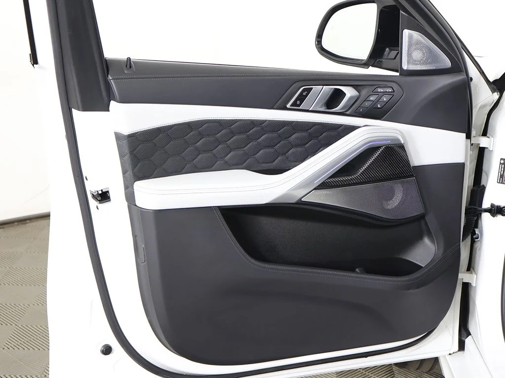 Used 2023 Alpine White BMW Base image 31