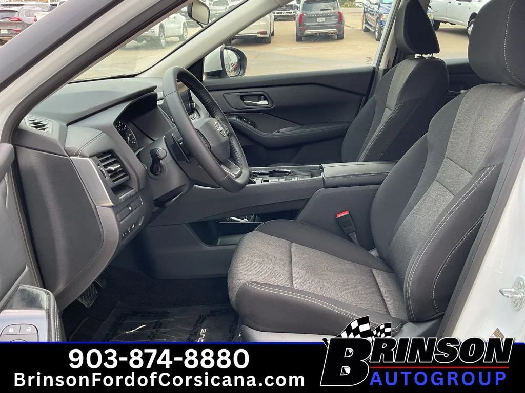 Used 2025 Everest White Pearl Nissan SV image 25