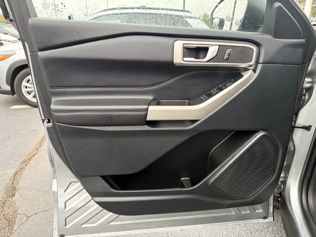 Used 2023 Silver Ford XLT image 10