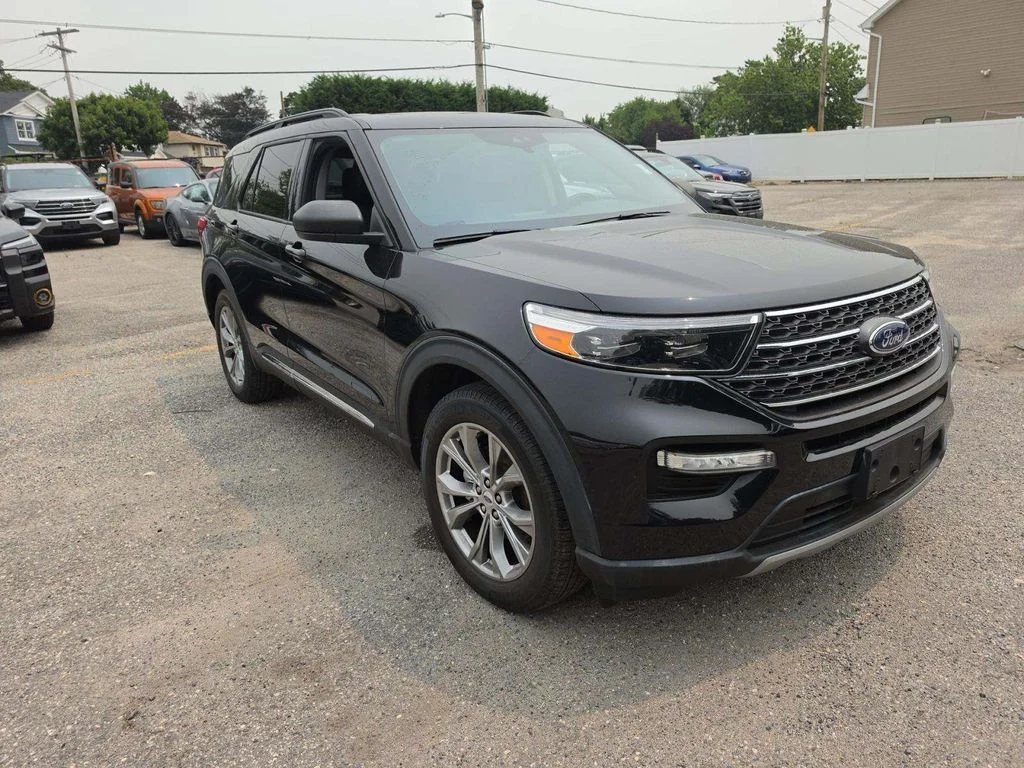 Certified Used 2023 Black Ford XLT image 1