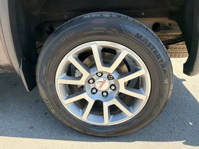 Used 2015 Silver GMC Denali image 25